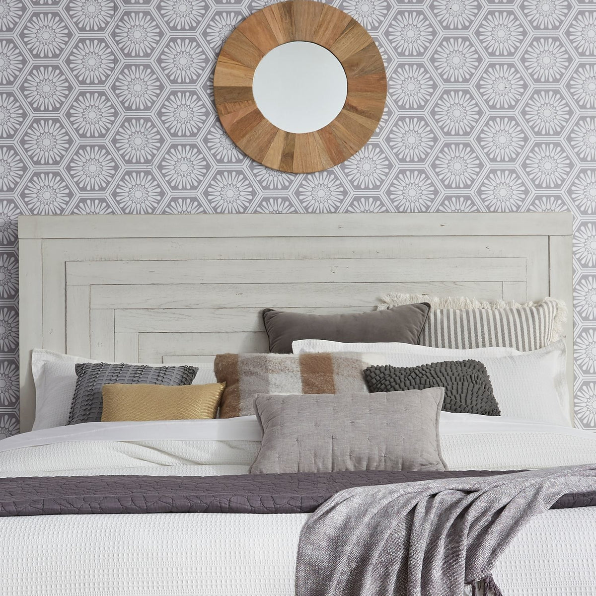 Modern Farmhouse Queen Platform Bed — alternate view 2