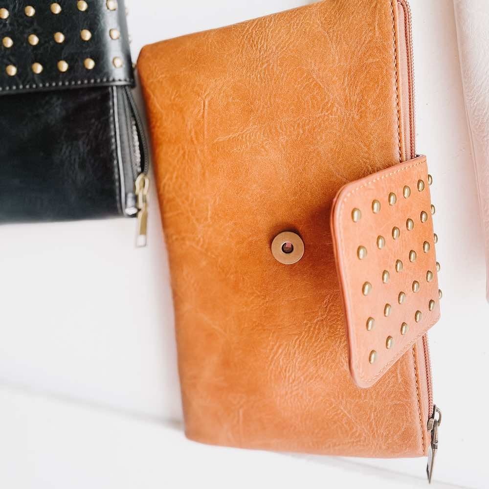 Riviera Maya Rivet Clutch - Brown — alternate view 3