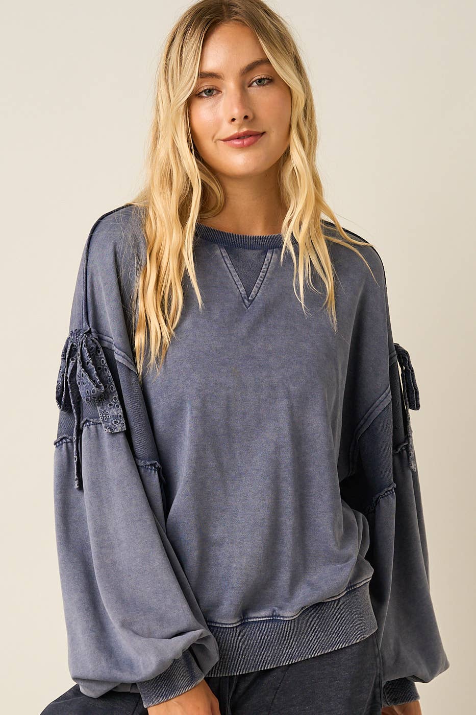 Bow Applique Washed Sweatshirt