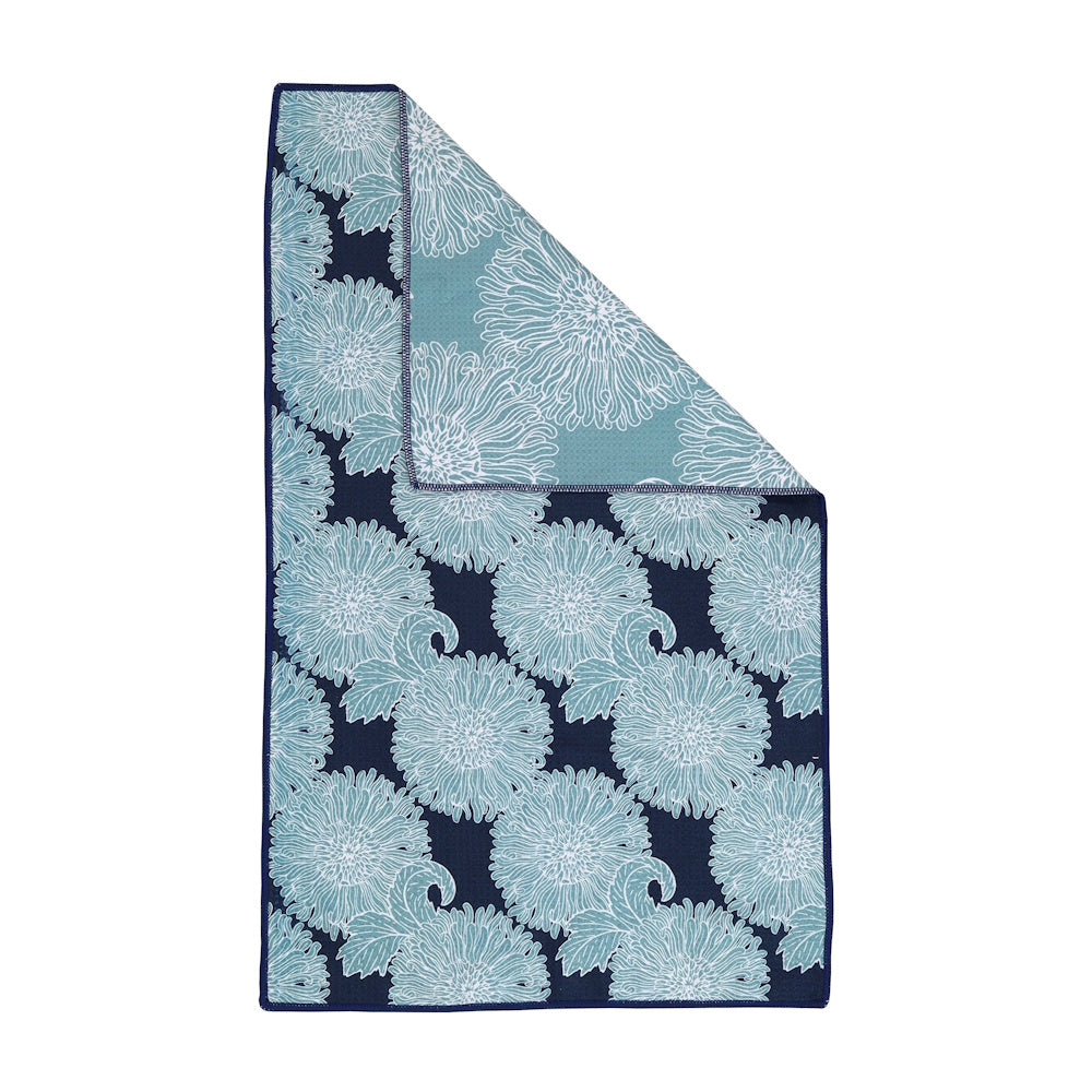 Blue and white chrysanthemum floral print eco-friendly kitchen tea towel with reversible light blue pattern.