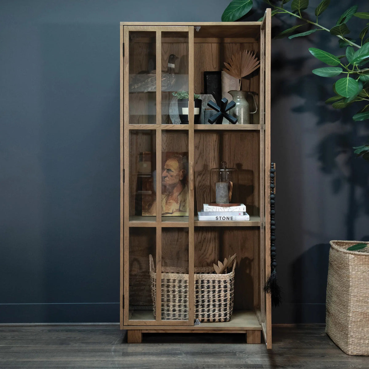 Oak Cabinet With 2 Glass Doors & 2 Shelves