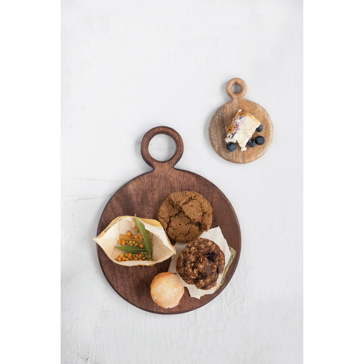 Mango Wood Cheese/Cutting Board with Handle, Walnut Finish — alternate view 2