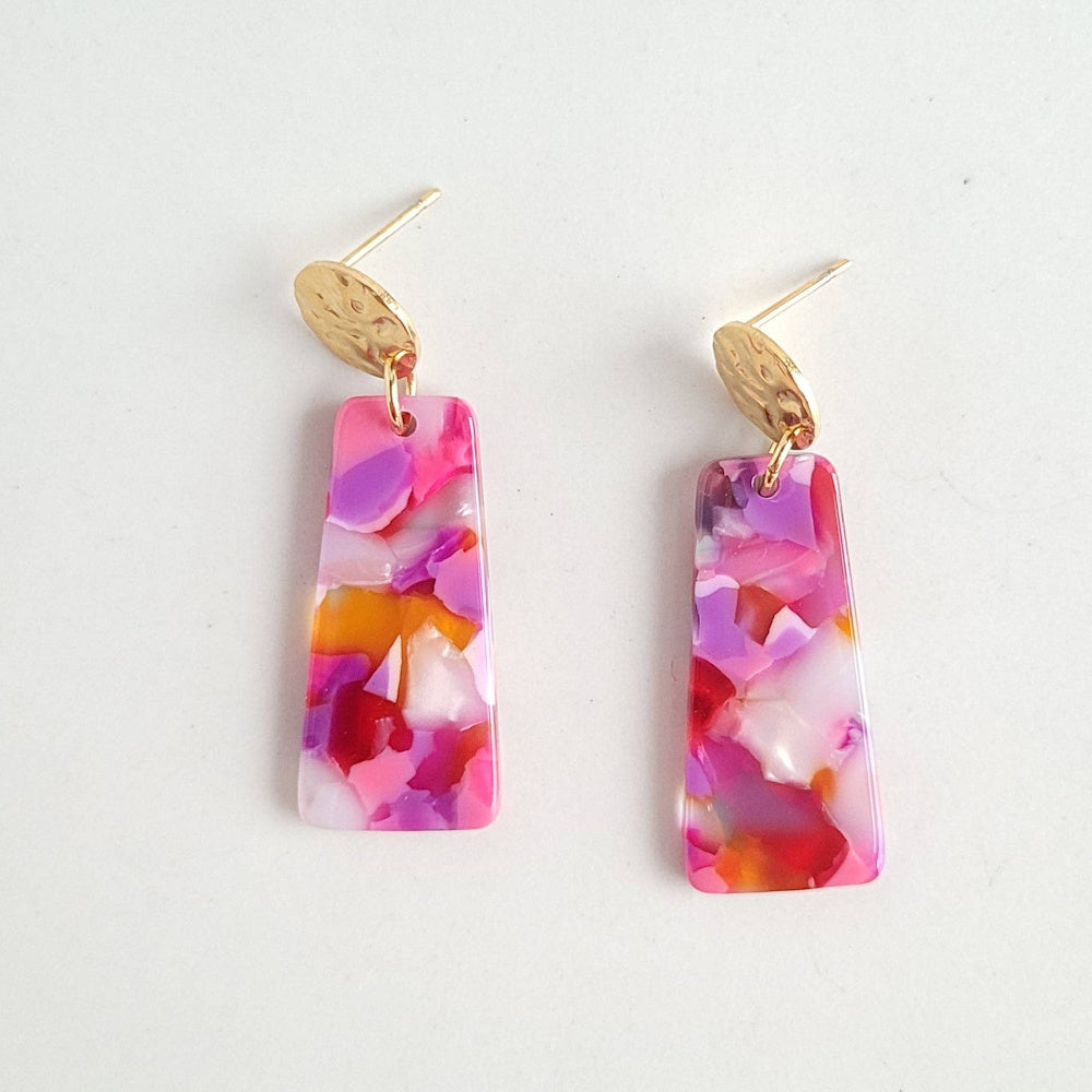 Mia Mini Earrings in Paradise Pink, featuring colorful marbled resin trapezoid drops and hammered gold disc studs.