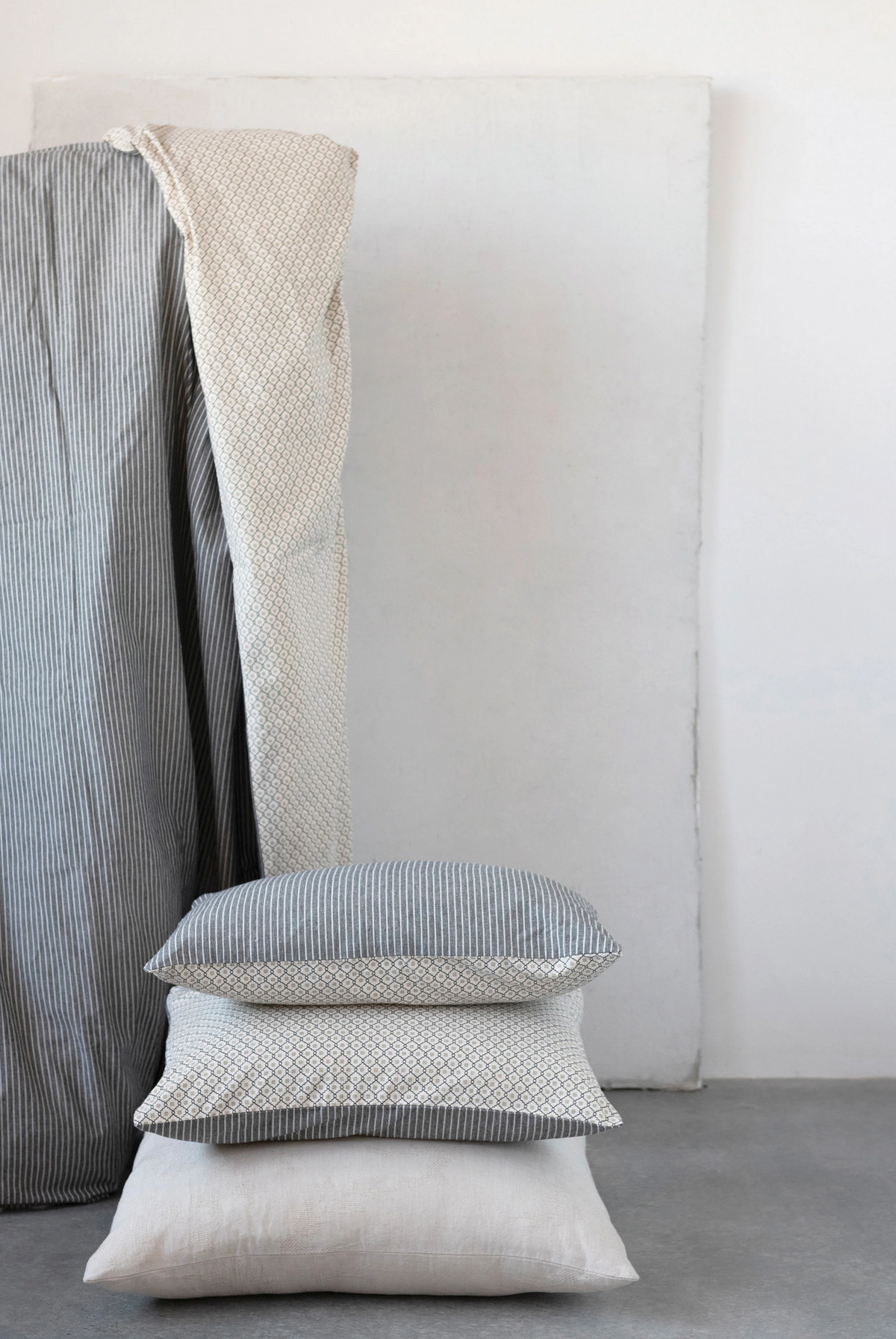 Cotton Double Sided Duvet Cover 2 Shams, Set of 3 — alternate view 2